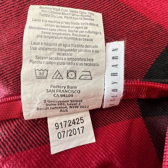 Pottery Barn Pillowcases - 24x24 Inches Set of 4 Buffalo Plaid - 100% Cotton - Picture 6 of 8